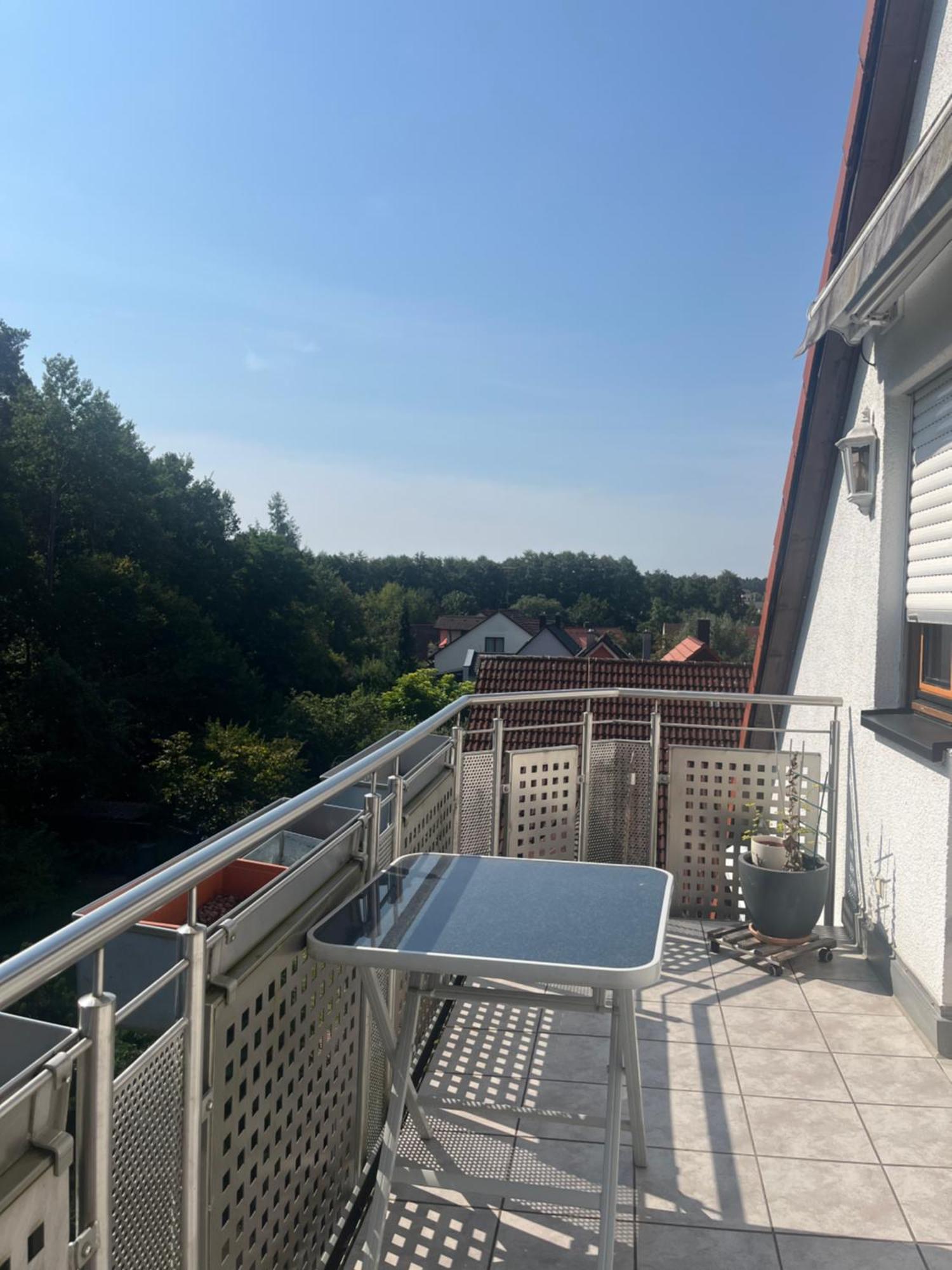 Sonniges Dachzimmer Feucht Bagian luar foto