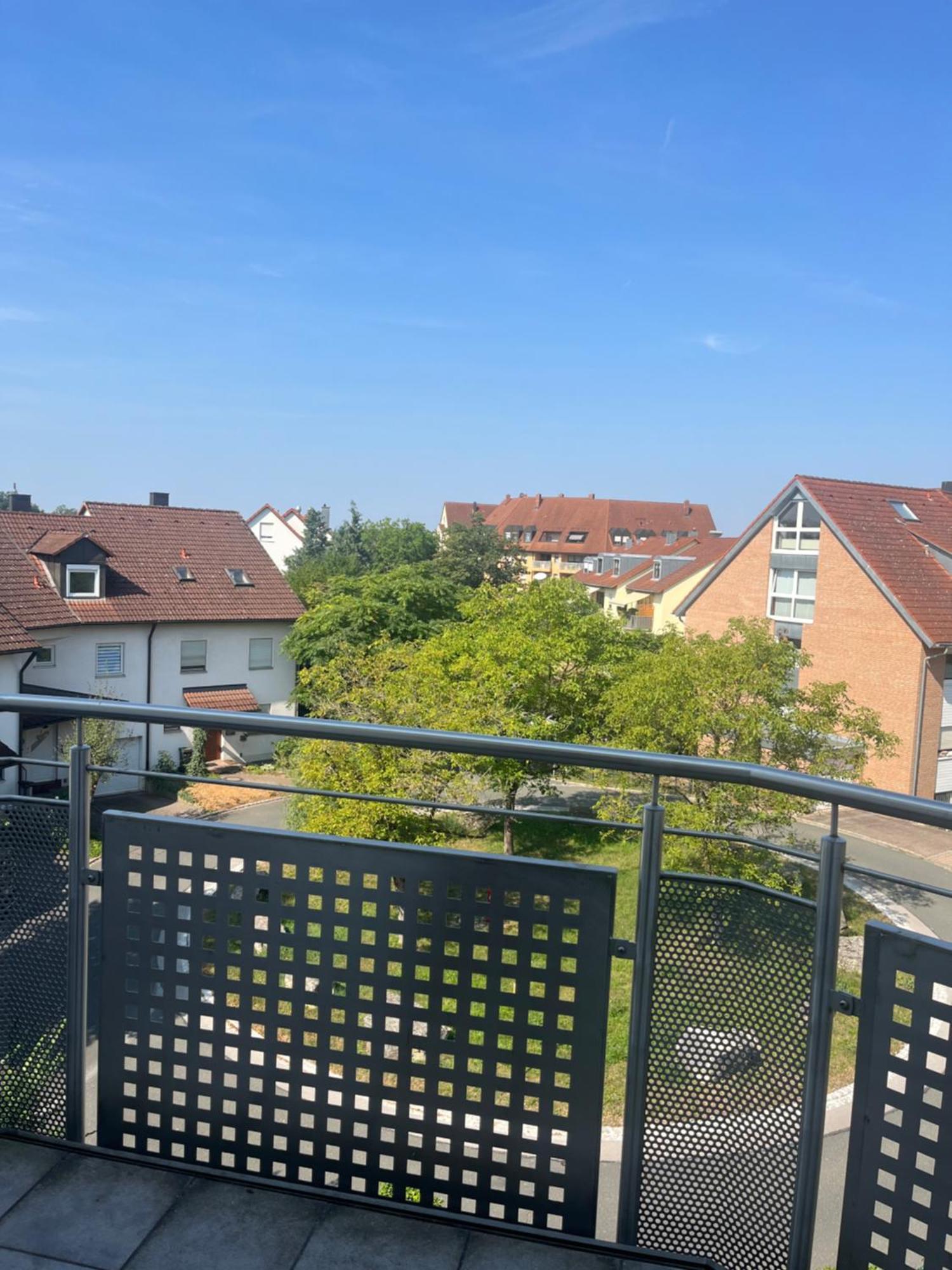 Sonniges Dachzimmer Feucht Bagian luar foto