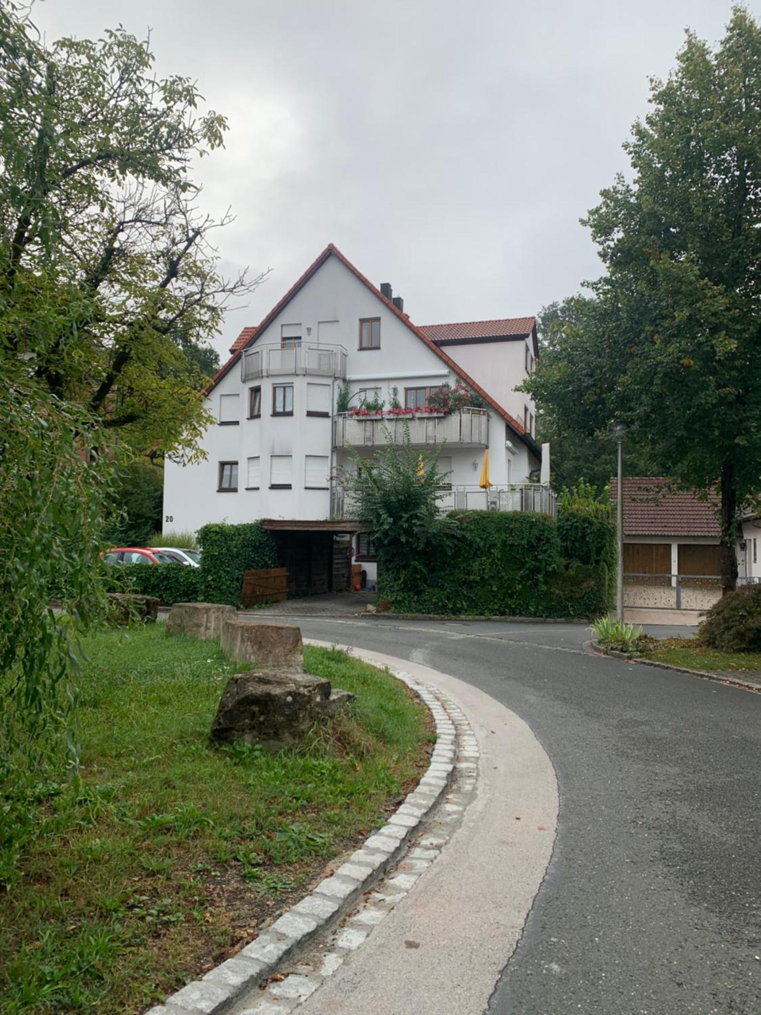 Sonniges Dachzimmer Feucht Bagian luar foto